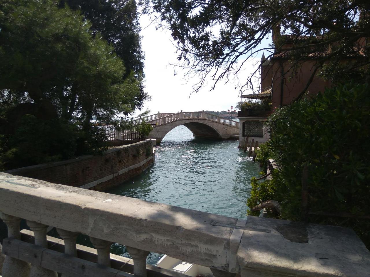 Susy Biennale Apartment - Canal View And Garden ヴェネツィア エクステリア 写真